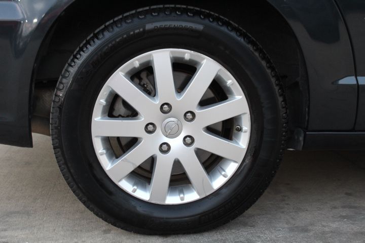 Used Car 2013 Chrysler Town & Country  Sports Van Touring Front Wheel Drive For Sale Under $10,000 In Georgetown, Texas