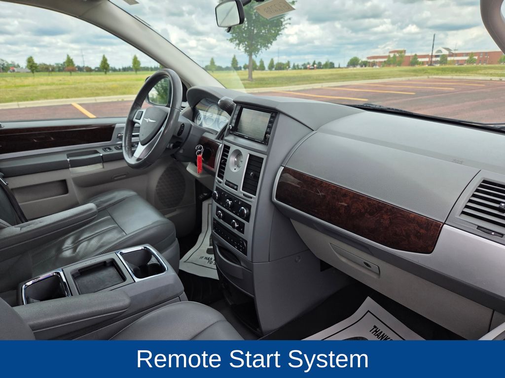 2010 Chrysler Town & Country Touring