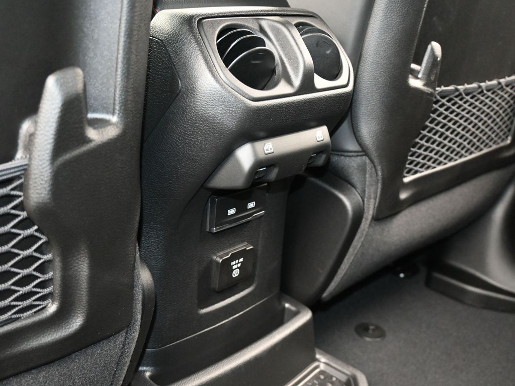 New 2026 reign Jeep Rubicon X image 32