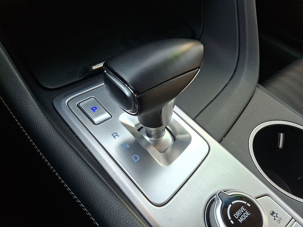 Thumbnail: 2021 Genesis G70 - 16