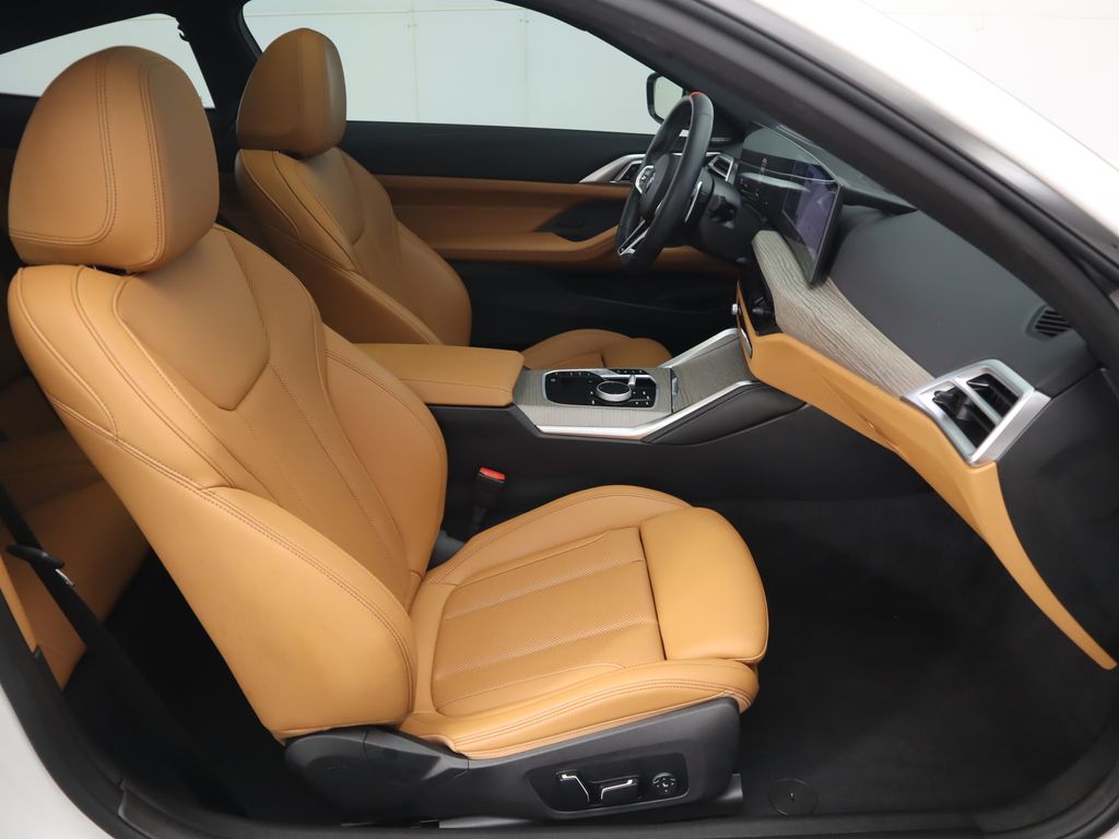 Thumbnail: 2025 BMW 4 Series - 21