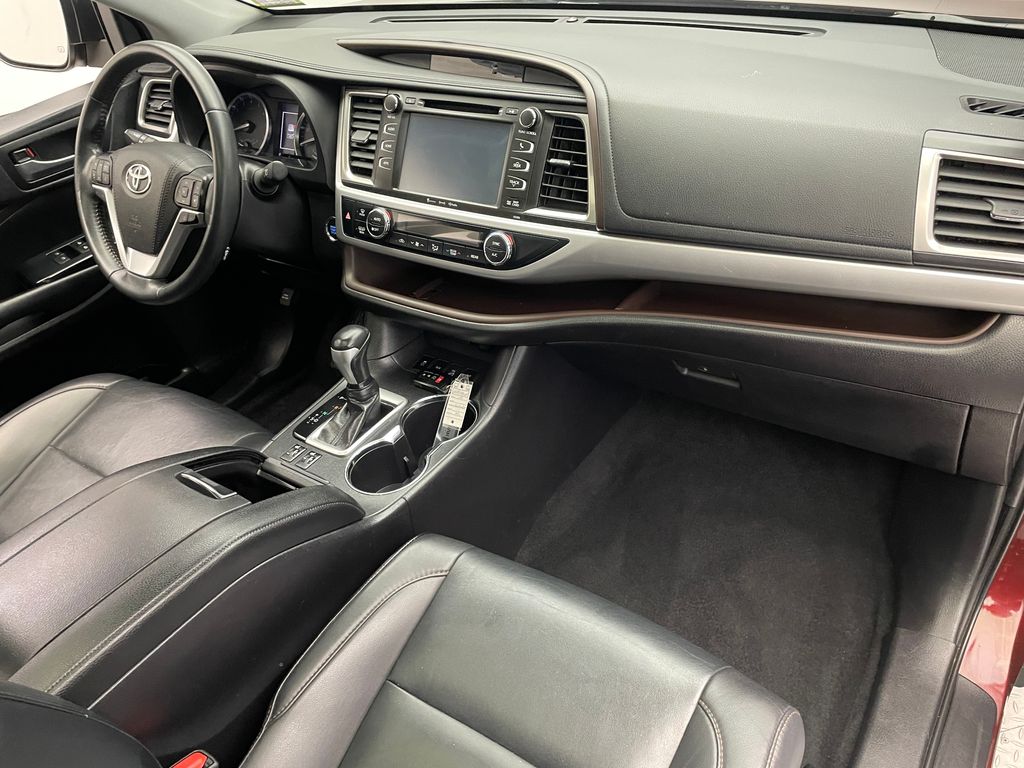 2019 Toyota Highlander XLE 16