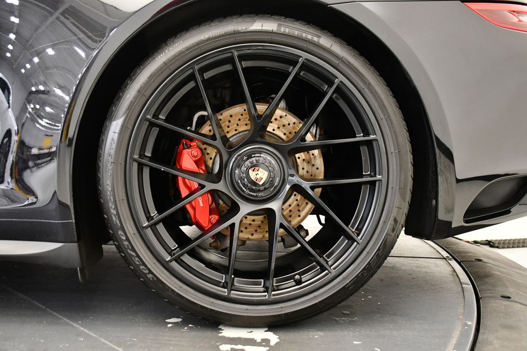 Thumbnail: 2018 Porsche 911 - 25