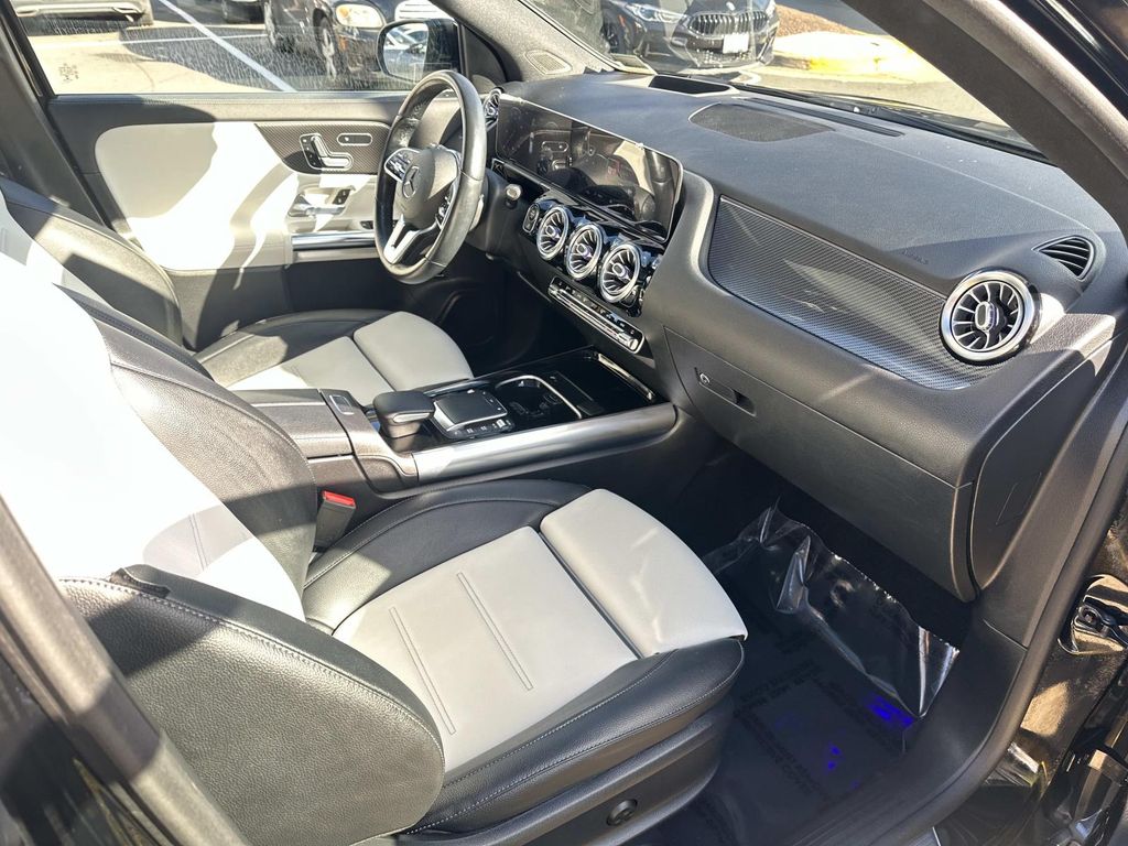 Thumbnail: 2021 Mercedes-Benz GLA - 21