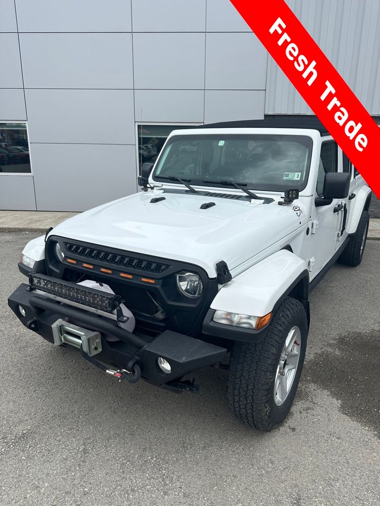Bright White Clearcoat 2021 Jeep Gladiator Willys Crew Cab 4WD Pickup Truck Four-Wheel Drive 8-Speed Automatic