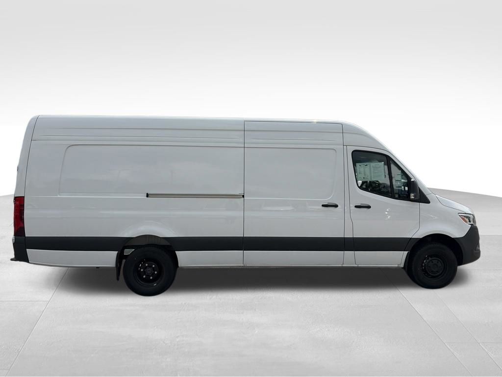 Used 2025 White Mercedes-Benz Cargo 170 WB image 6