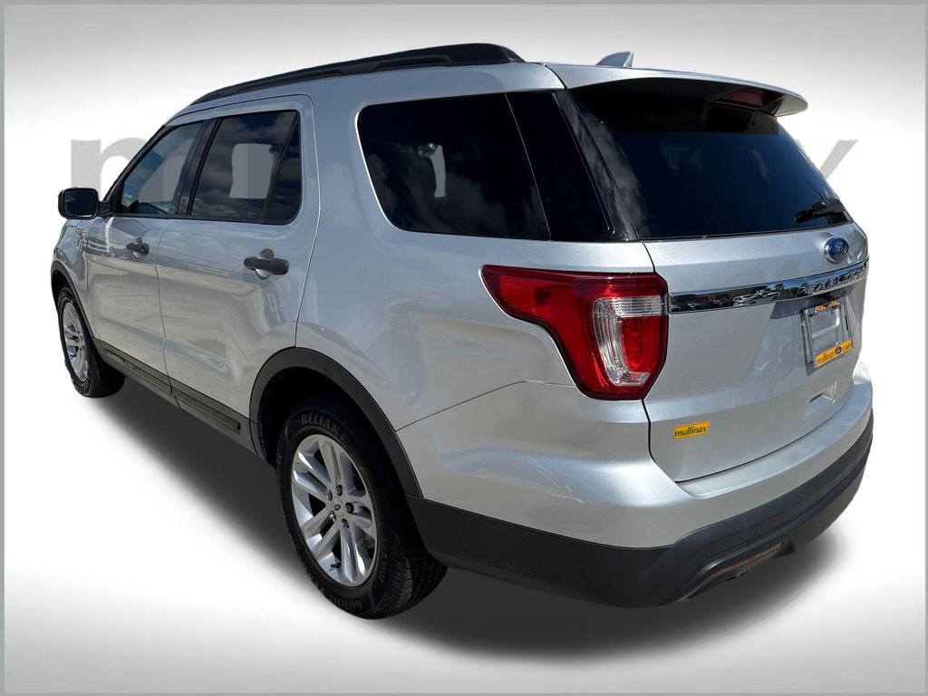 2017 Ford Explorer Base photo 5