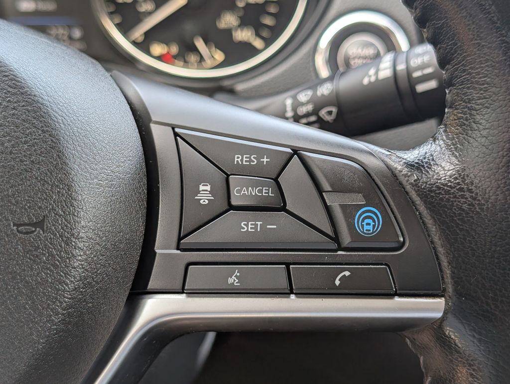 Used 2020 Silver Nissan SL image 18