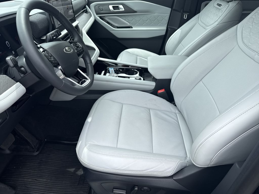 Used 2025 Ford Explorer SUV