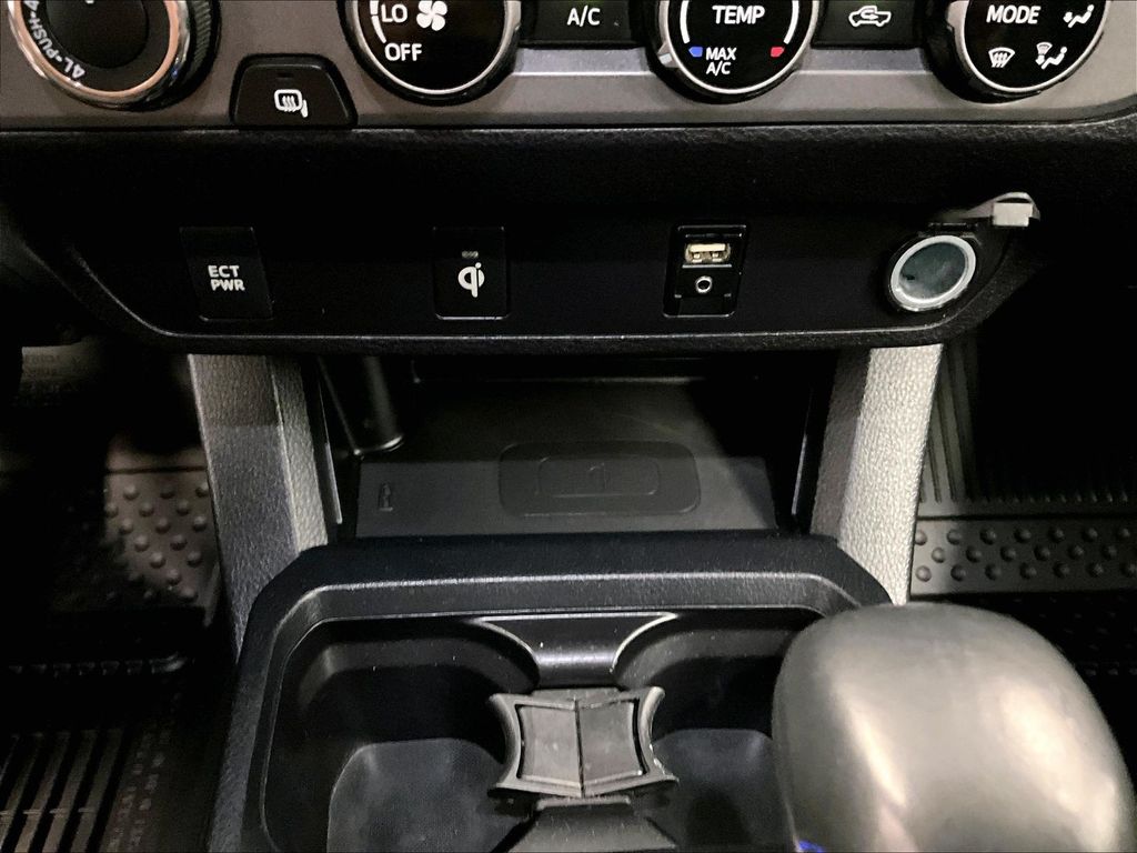 2017 Toyota Tacoma — photo 25