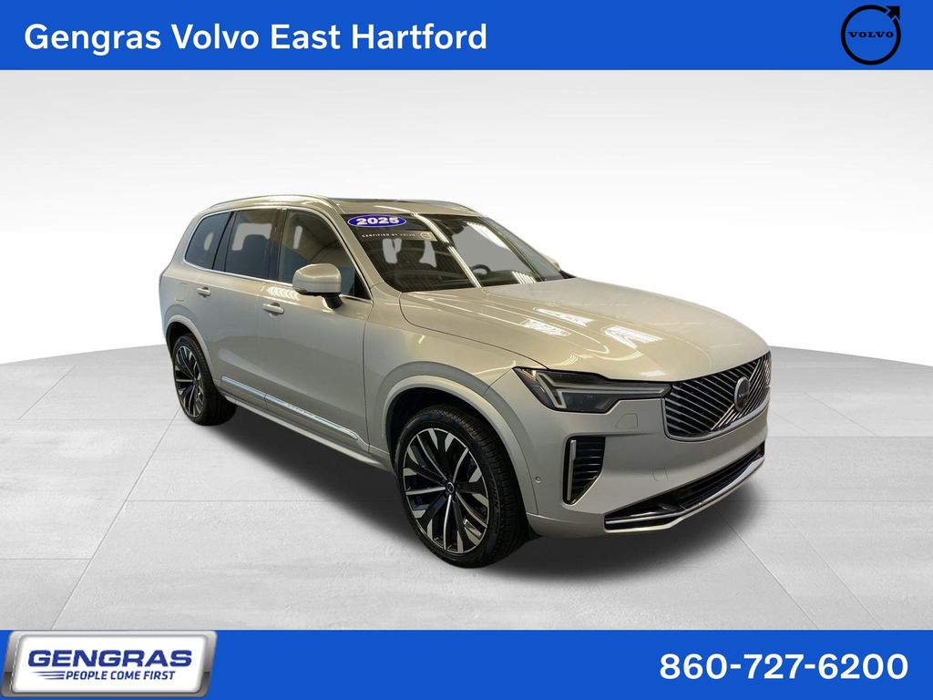 2025 Volvo XC90 B6 Plus Bright Theme 7-Passenger AWD