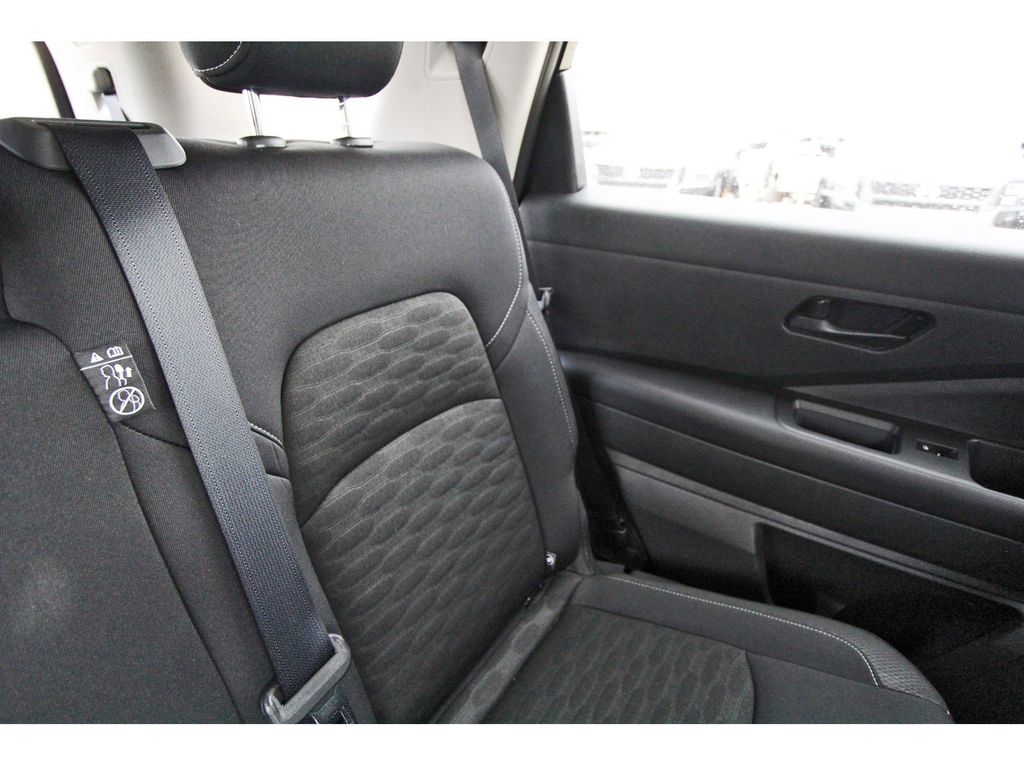 2024 Nissan Pathfinder S - 11