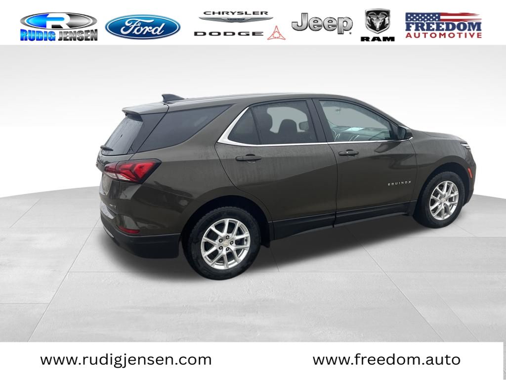 View vehicle photo 4