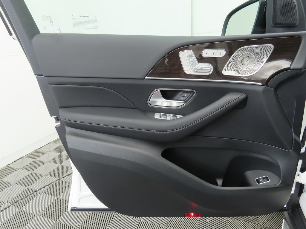 2025 Mercedes-Benz GLS 450 4MATIC 25