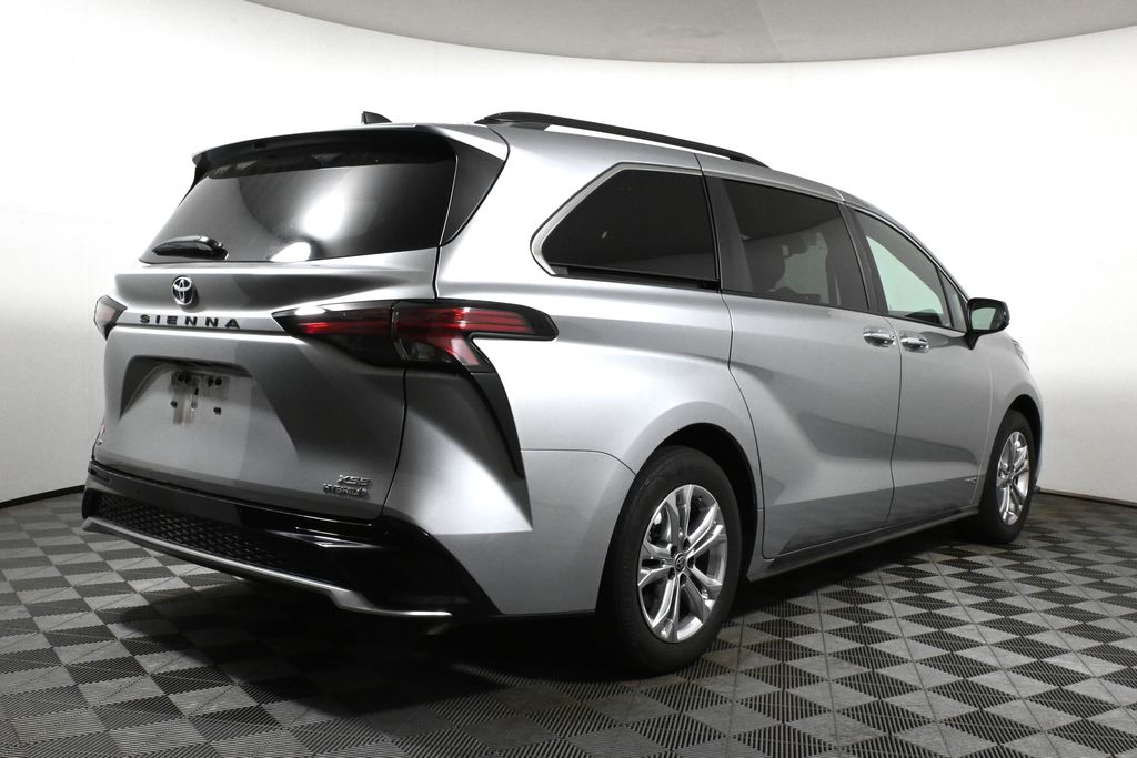 Thumbnail: 2021 Toyota Sienna - 6