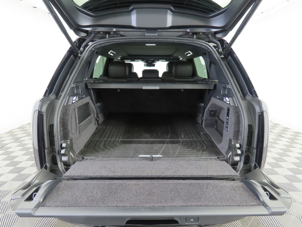 2025 Land Rover Range Rover SE 30
