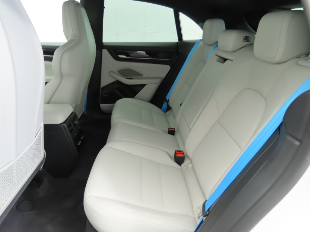 Thumbnail: 2025 Porsche Macan - 23