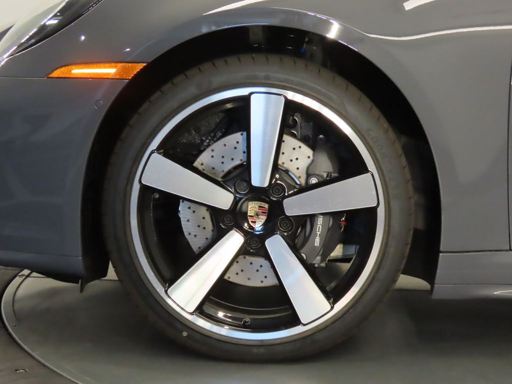 Thumbnail: 2025 Porsche 911 - 19