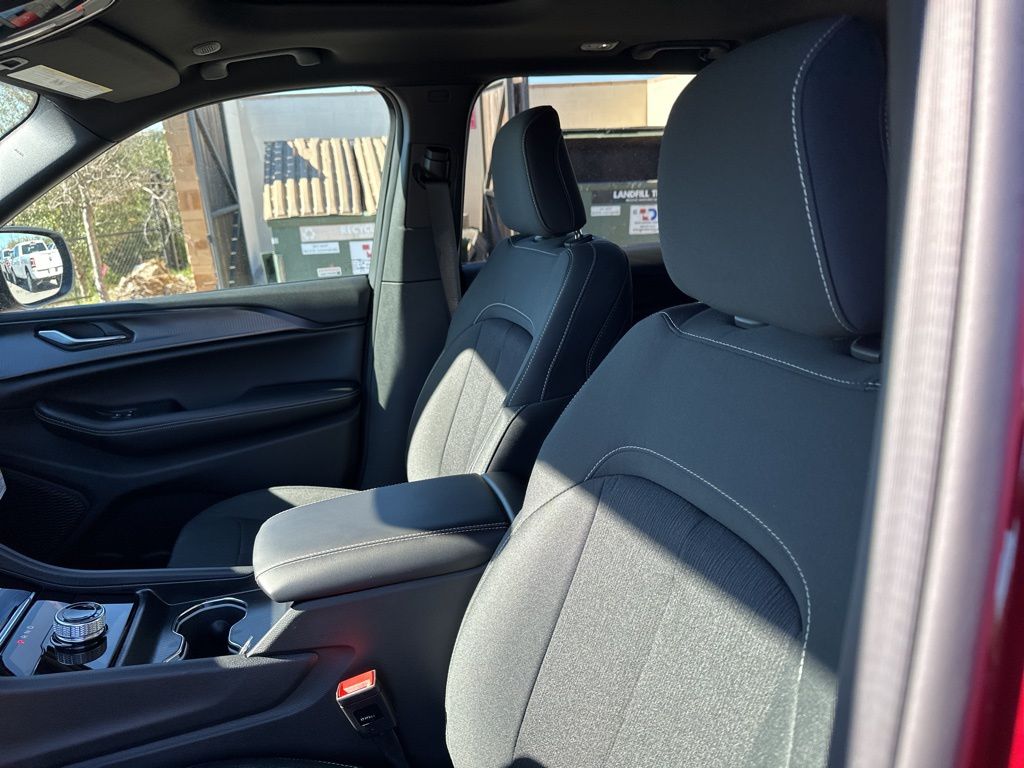 New Car 2025 Jeep Grand Cherokee  Laredo X For Sale Under $40,000 In Austin, Texas