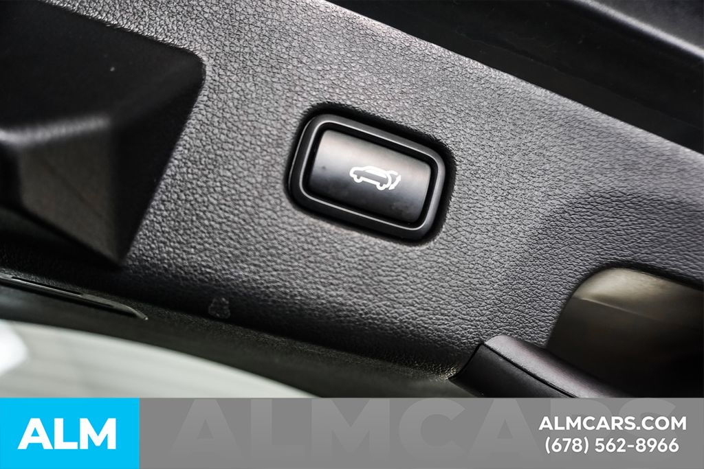 Used 2025 Black Kia X-Line image 22