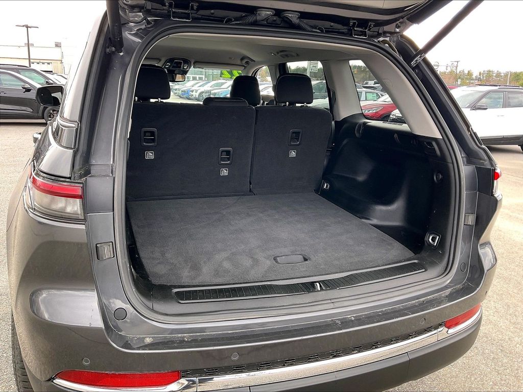 2022 Jeep Grand Cherokee — photo 34