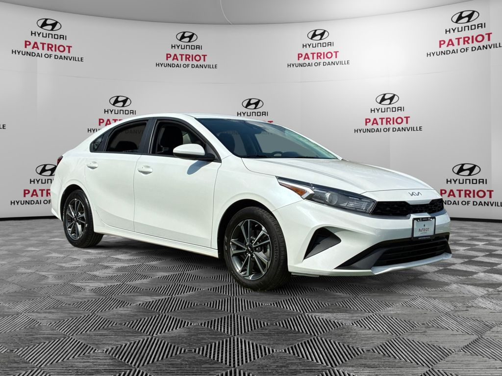 Snow White Pearl 2024 Kia Forte LXS FWD Sedan Front-Wheel Drive Continuously Variable Transmission