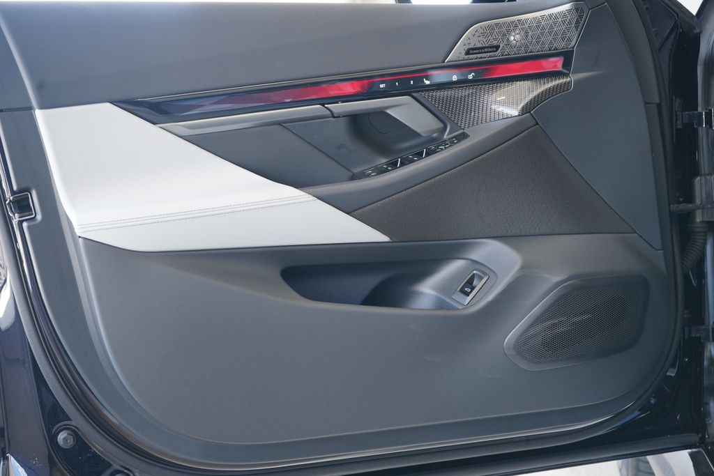 Thumbnail: 2026 BMW M5 - 11