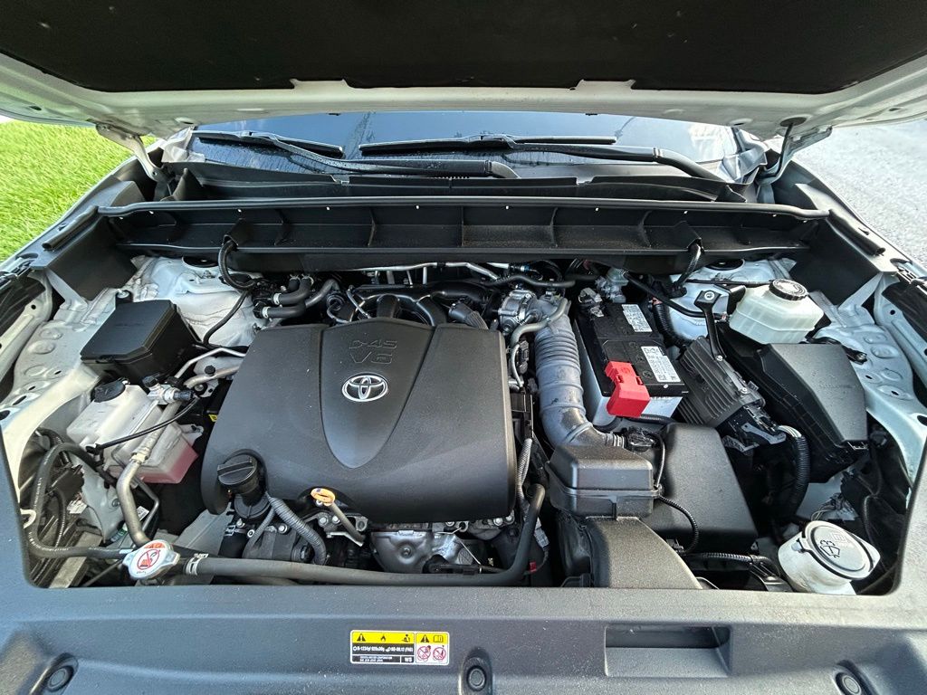Thumbnail: 2022 Toyota Highlander - 10