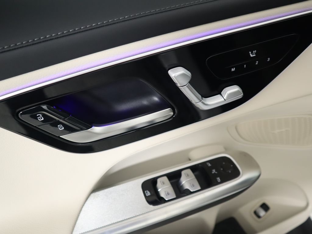 2025 Mercedes-Benz GLC 300 24