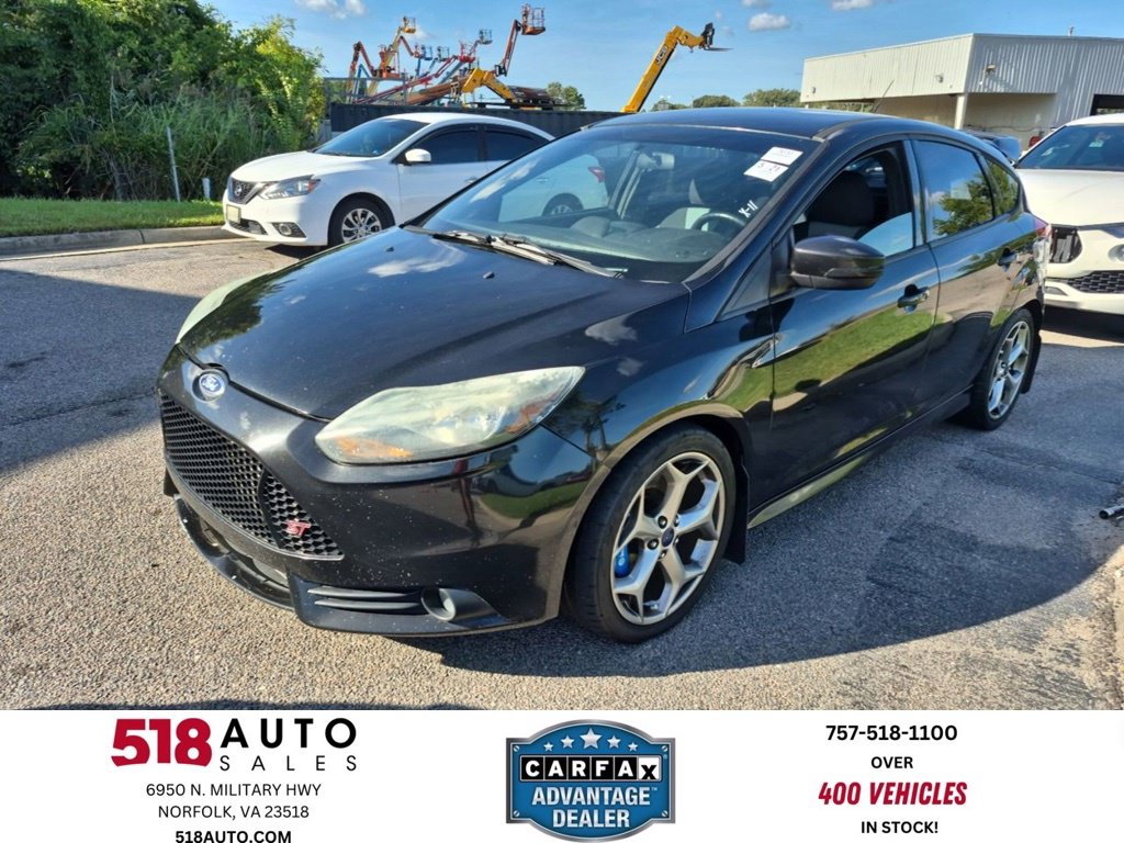 Tuxedo Black Metallic 2014 Ford Focus Hatchback Front-Wheel Drive 6-Speed Manual