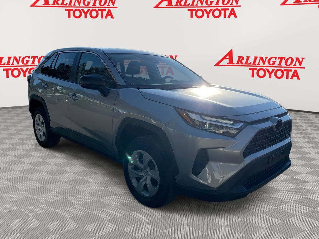 2024 Toyota RAV4 LE's photo