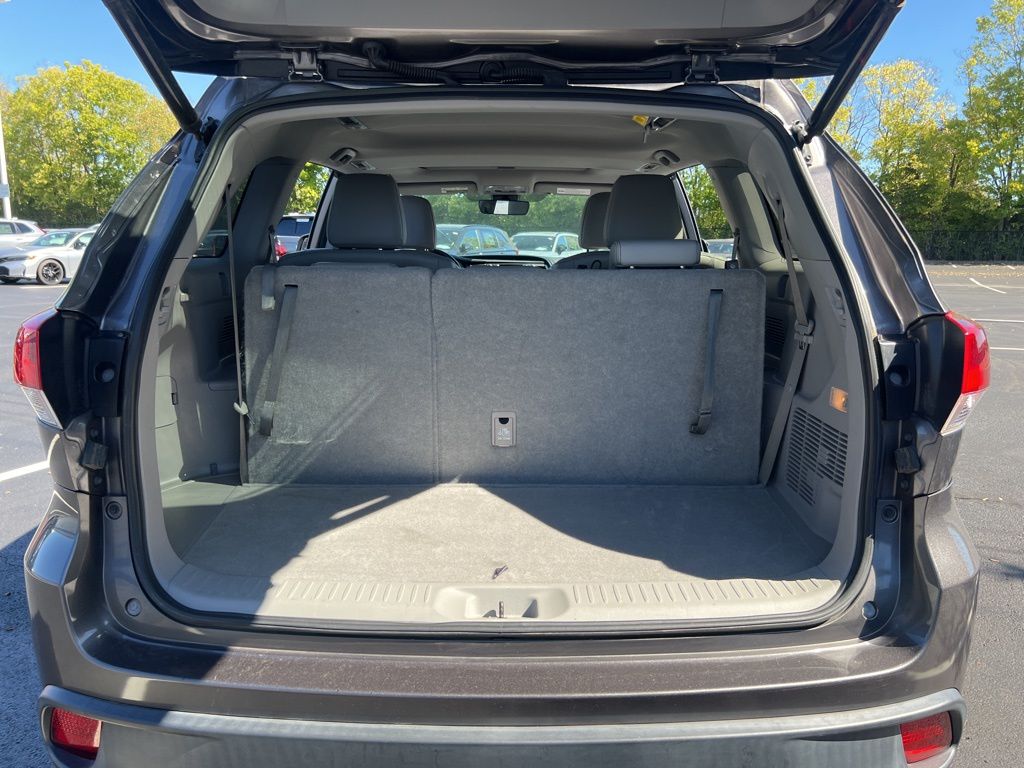 Thumbnail: 2018 Toyota Highlander - 23