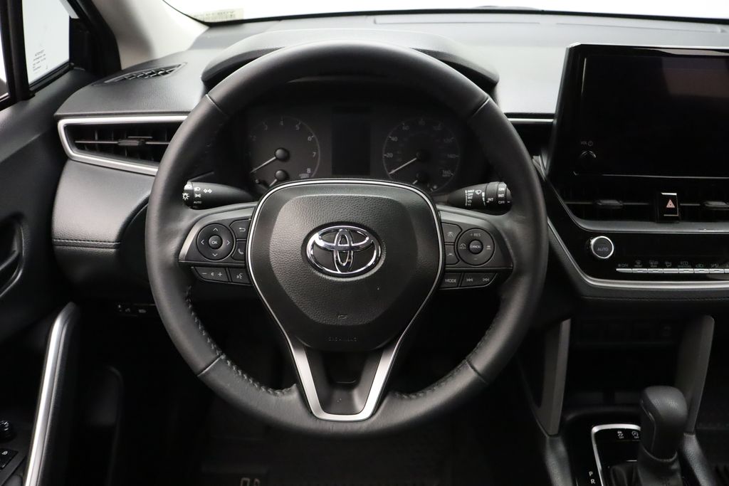 2024 Toyota Corolla Cross LE 23