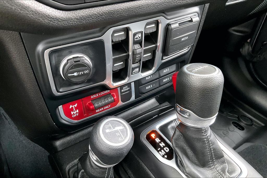 Used 2024 Jeep Gladiator Willys 4D Crew Cab