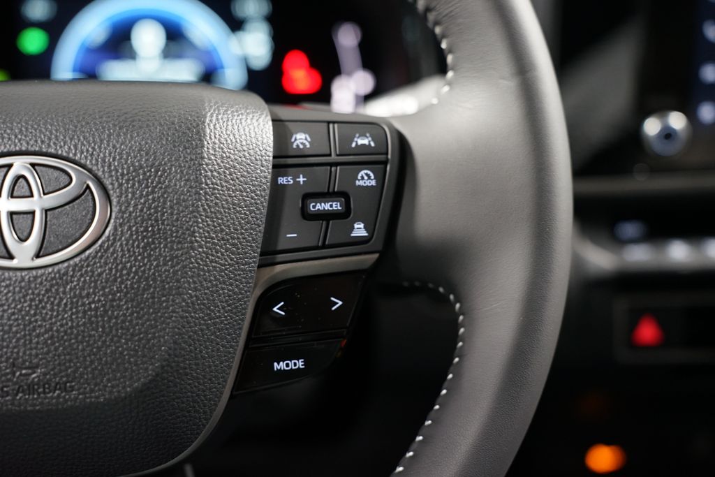 2025 Toyota Camry SE 13