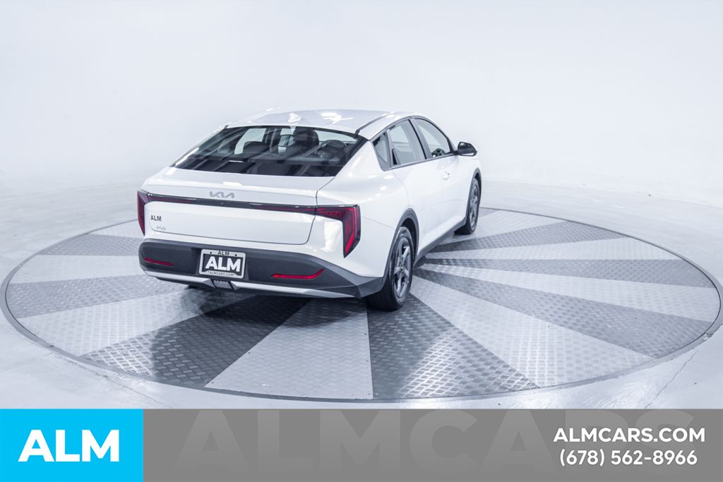 Used 2025 White Kia LXS image 9