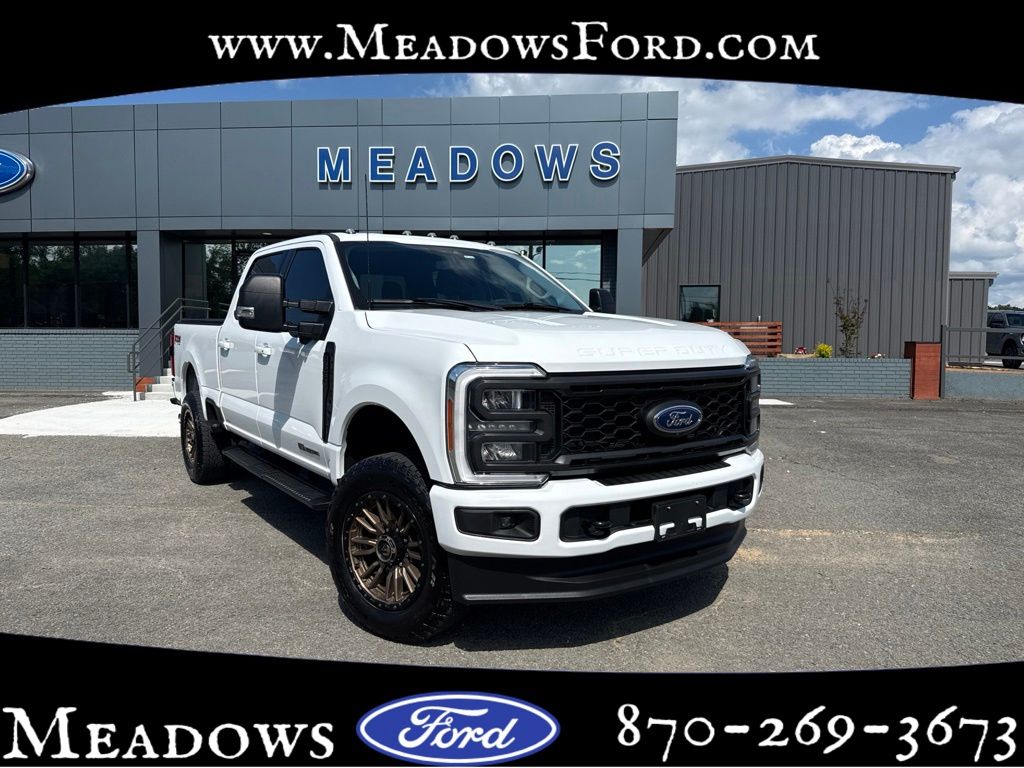 Oxford White 2023 Ford F-350 Super Duty XLT Crew Cab 4WD Pickup Truck Four-Wheel Drive Automatic