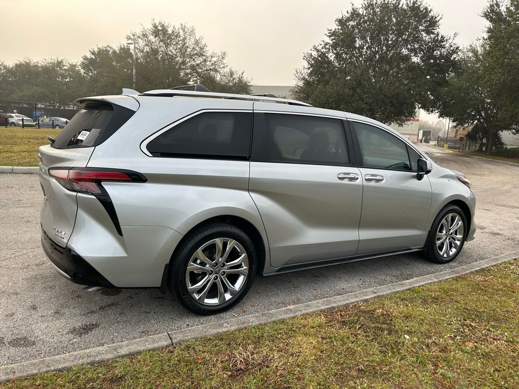 Thumbnail: 2024 Toyota Sienna - 7