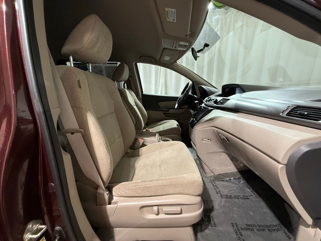 Thumbnail: 2015 Honda Odyssey - 22
