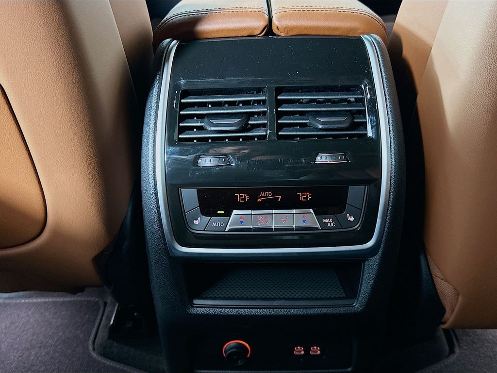 Thumbnail: 2026 BMW X7 - 18