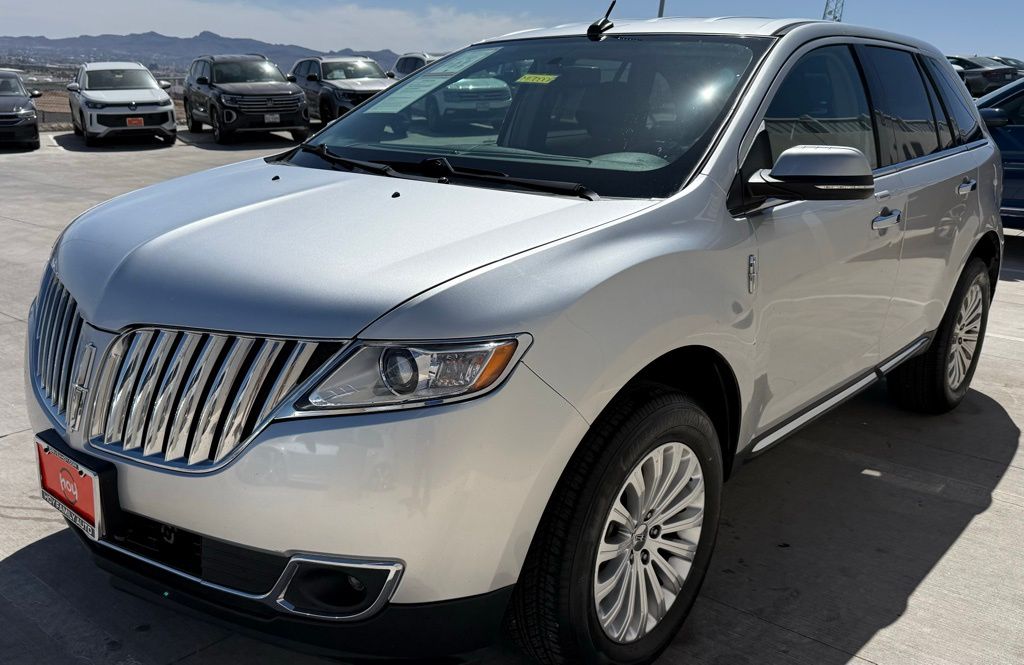 View vehicle photo 4