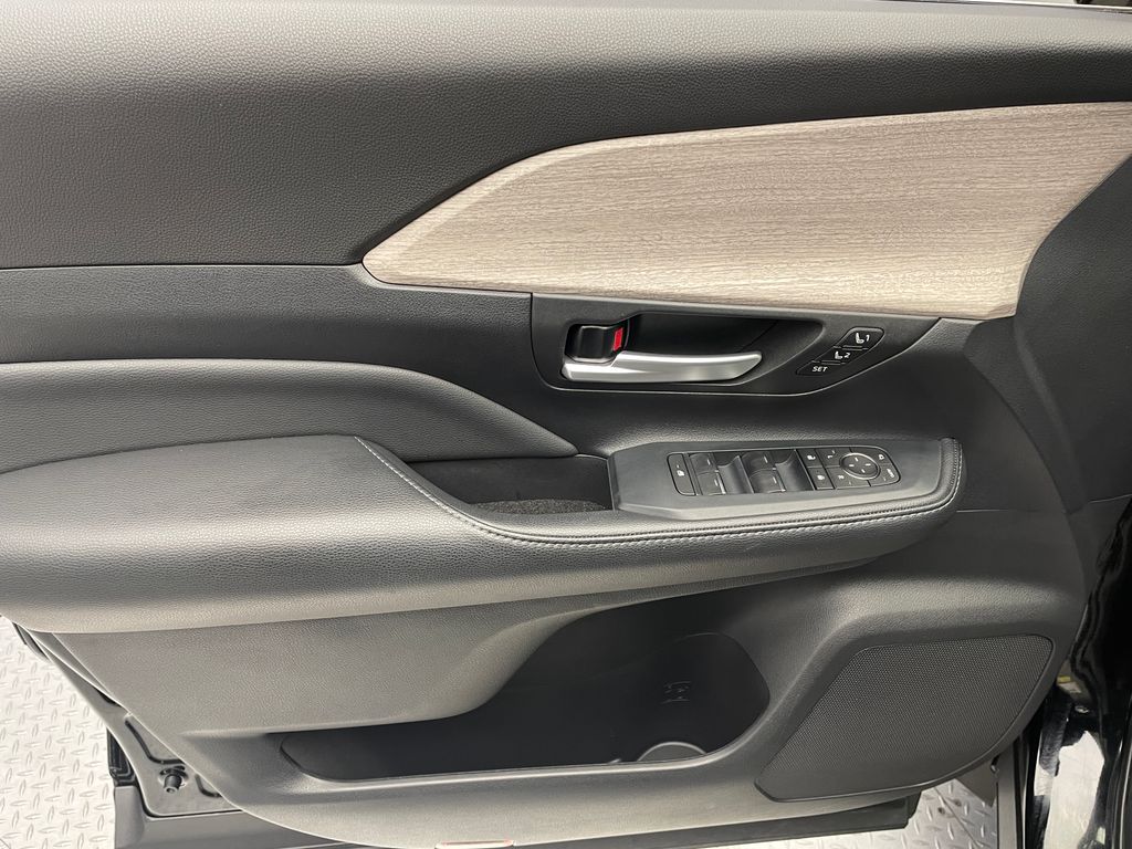 2024 Toyota Grand Highlander Limited 9