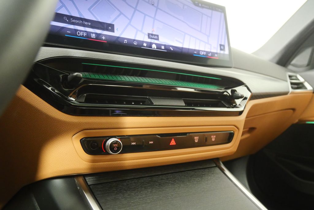 Thumbnail: 2025 BMW 3 Series - 27