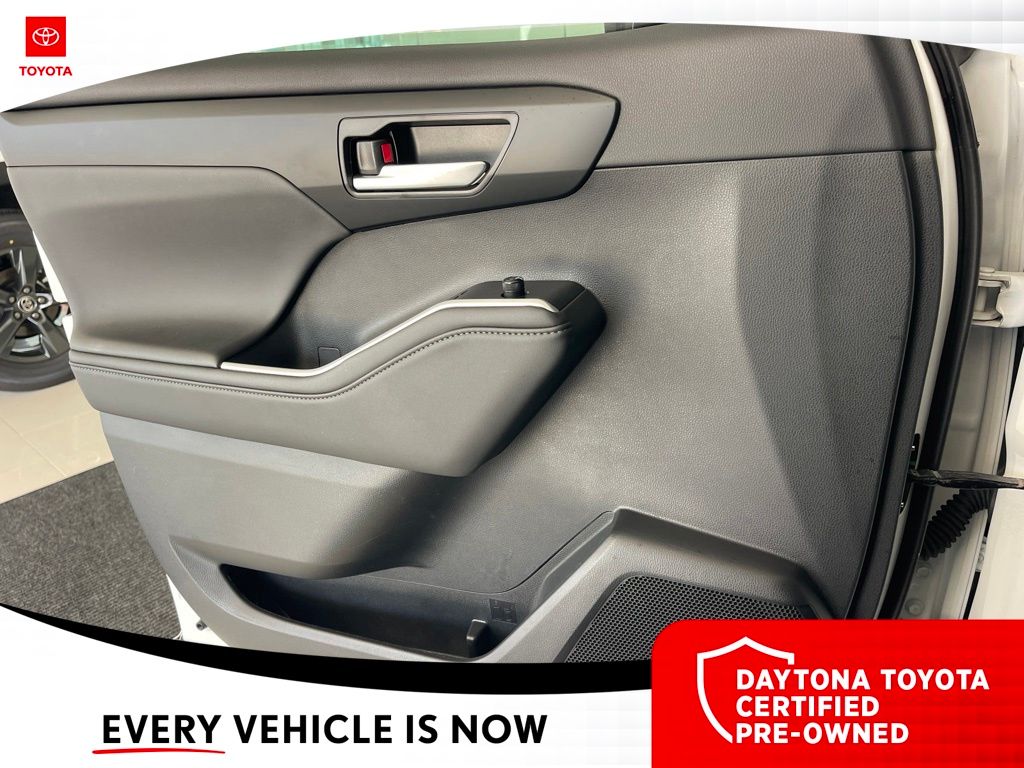 Used 2025 Toyota Highlander SUV