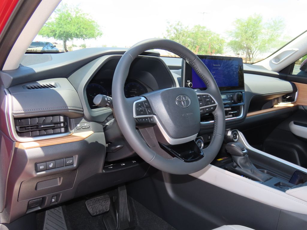 2025 Toyota Grand Highlander Limited 9