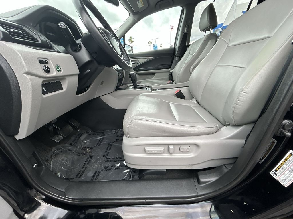 Thumbnail: 2017 Honda Pilot - 12