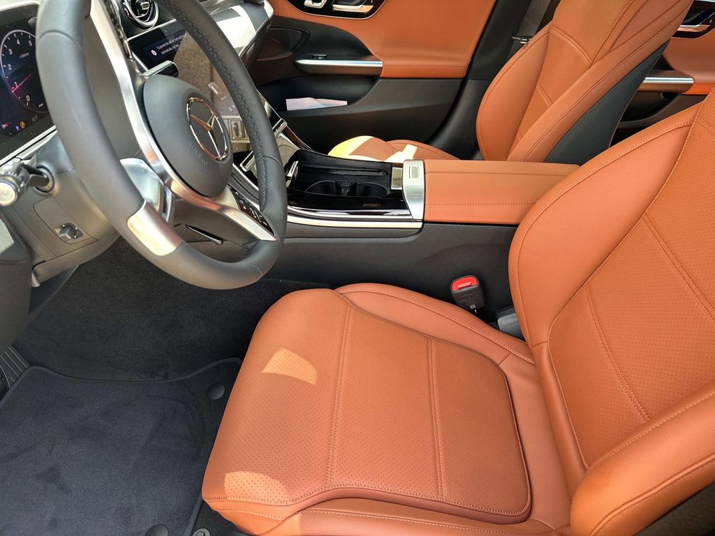 Thumbnail: 2025 Mercedes-Benz C-Class - 22