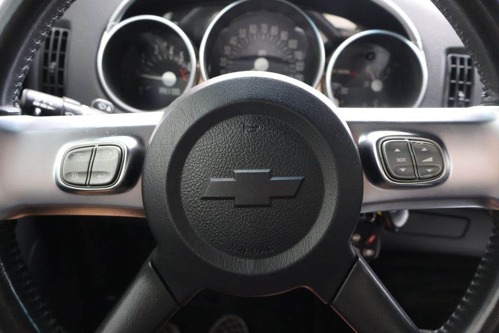 Thumbnail: 2004 Chevrolet SSR - 19