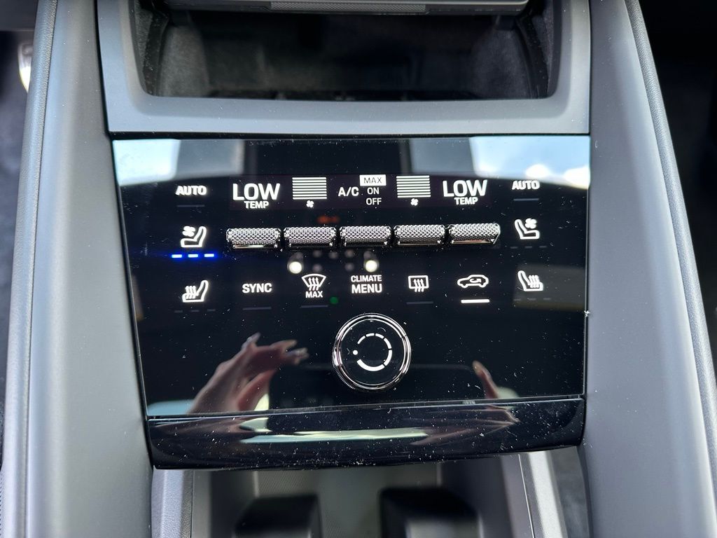 Thumbnail: 2026 Porsche Macan - 28