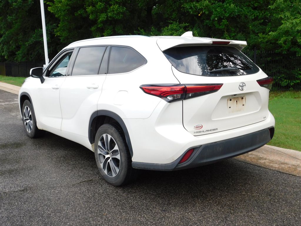 2020 Toyota Highlander XLE 3